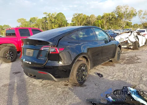 2022 Tesla Model Y Long Range Dual Motor All-Wheel Drive z USA, uszkodzony, nr VIN 7SAYGAEE8NF428841
